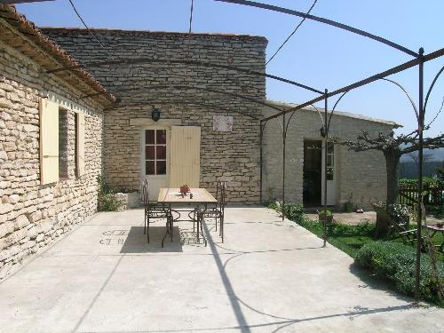 Maison proche Gordes, de plain pied, avec piscine